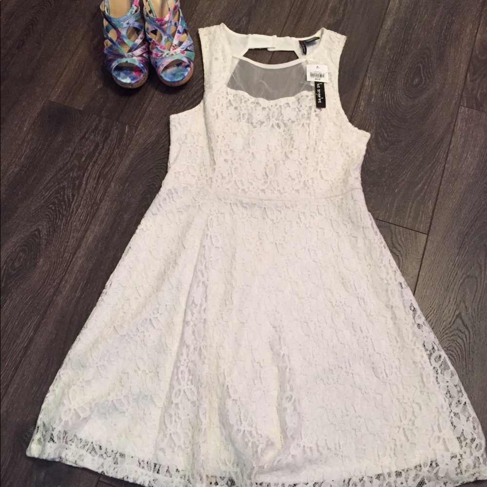 White lace detailed dress